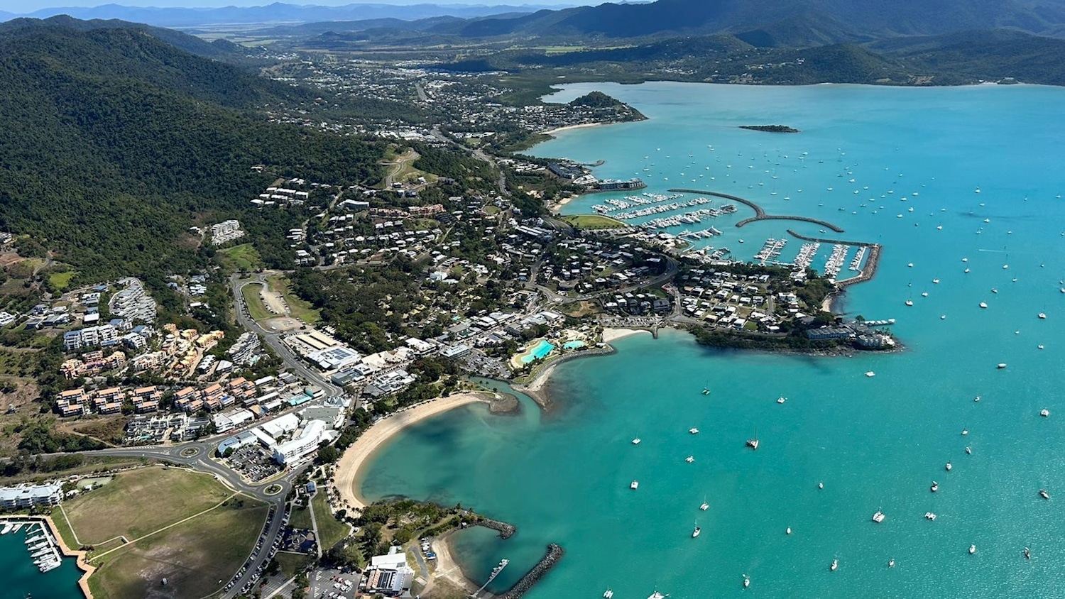 HeliReef Whitsunday 20 Minute Thrill Flight