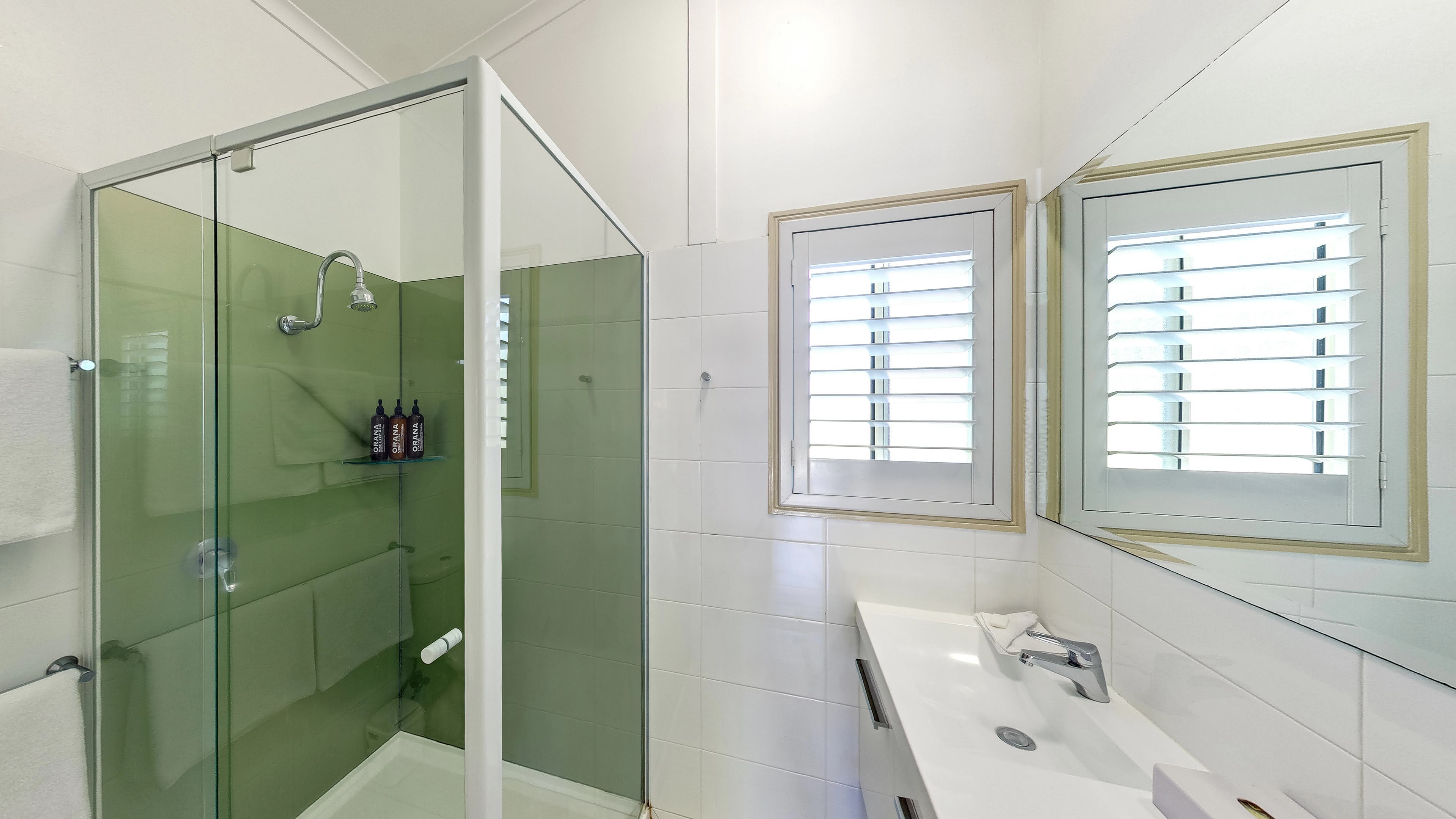 Holiday Cottage Bathroom(1)