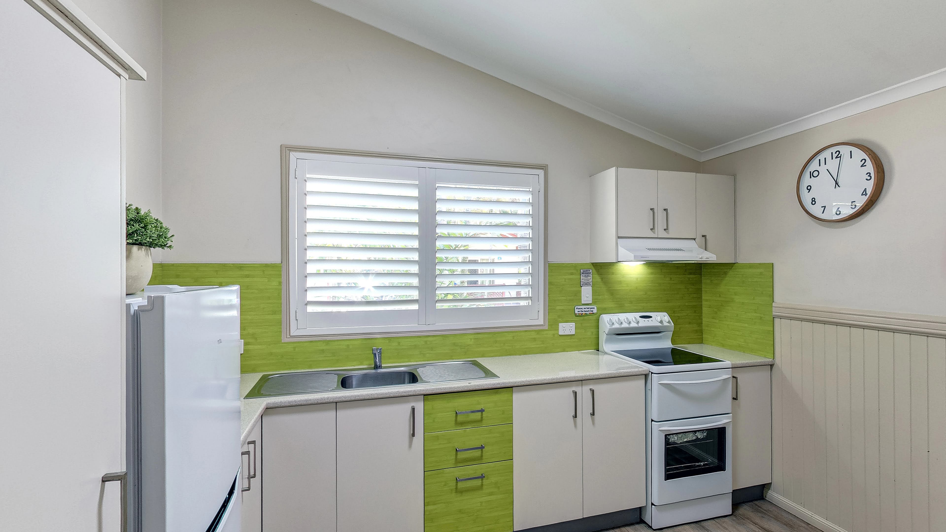 Holiday Cottage Kitchen(1)